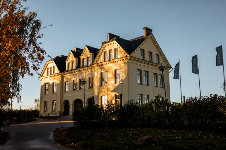 Nya Centralskolan i solen